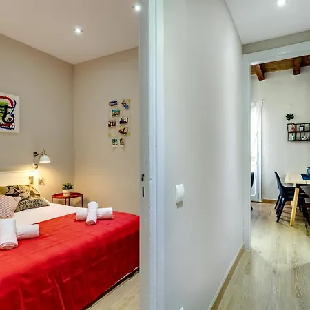 Renovated & Classic 3-bedroom Sagrada Familia Apt. Barcelona