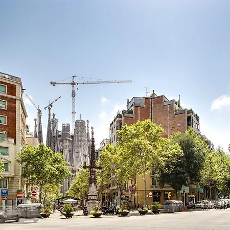 Renovated & Classic 3-bedroom Sagrada Familia Apt. * Barcelona