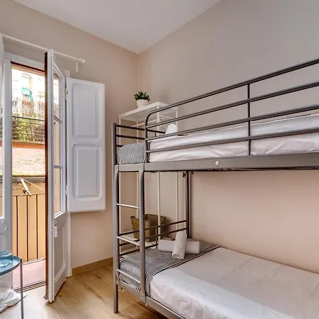 Renovated & Classic 3-bedroom Sagrada Familia Apt. Barcelona