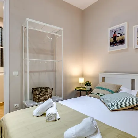 Renovated & Classic 3-bedroom Sagrada Familia Apt. Apartment *