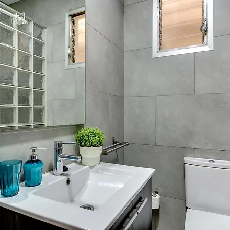 Apartment Renovated & Classic 3-bedroom Sagrada Familia Apt. Barcelona