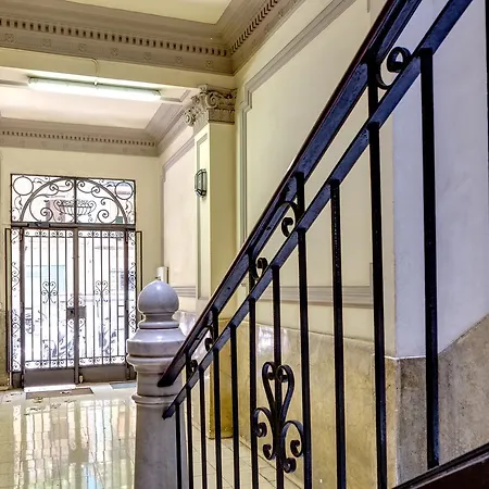 Renovated & Classic 3-bedroom Sagrada Familia Apt.