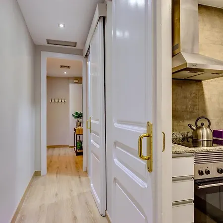Apartment Renovated & Classic 3-bedroom Sagrada Familia Apt. *