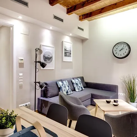 Renovated & Classic 3-bedroom Sagrada Familia Apt. Apartment Barcelona