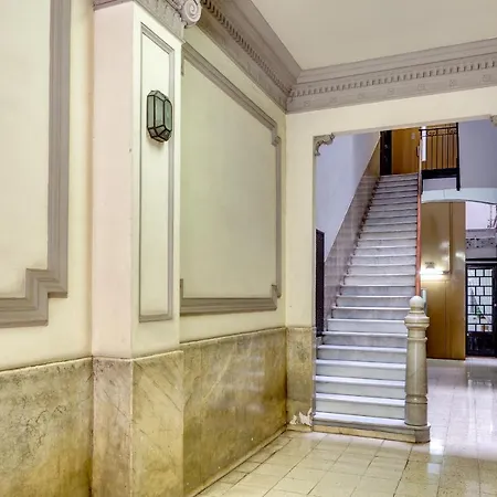 Renovated & Classic 3-bedroom Sagrada Familia Apt. Apartment
