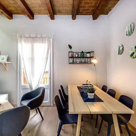 Renovated & Classic 3-bedroom Sagrada Familia Apt. Apartment Barcelona
