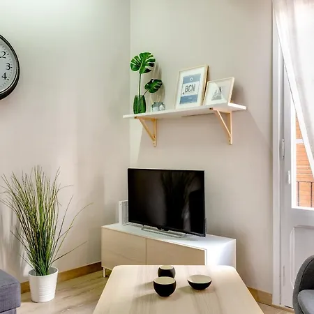 Renovated & Classic 3-bedroom Sagrada Familia Apt. *