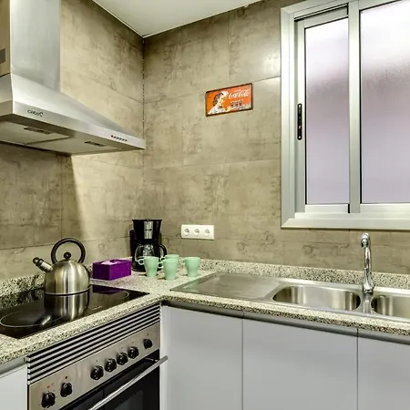 Apartment Renovated & Classic 3-bedroom Sagrada Familia Apt. Barcelona