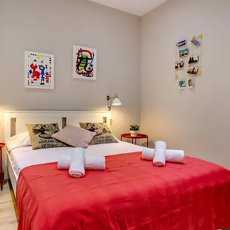 Apartment Renovated & Classic 3-bedroom Sagrada Familia Apt. *