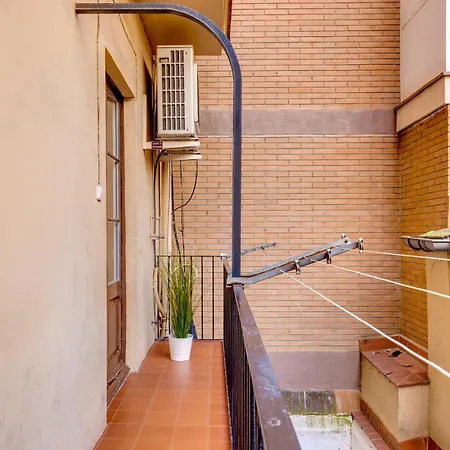 Apartment Renovated & Classic 3-bedroom Sagrada Familia Apt. *
