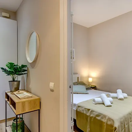 Renovated & Classic 3-bedroom Sagrada Familia Apt.